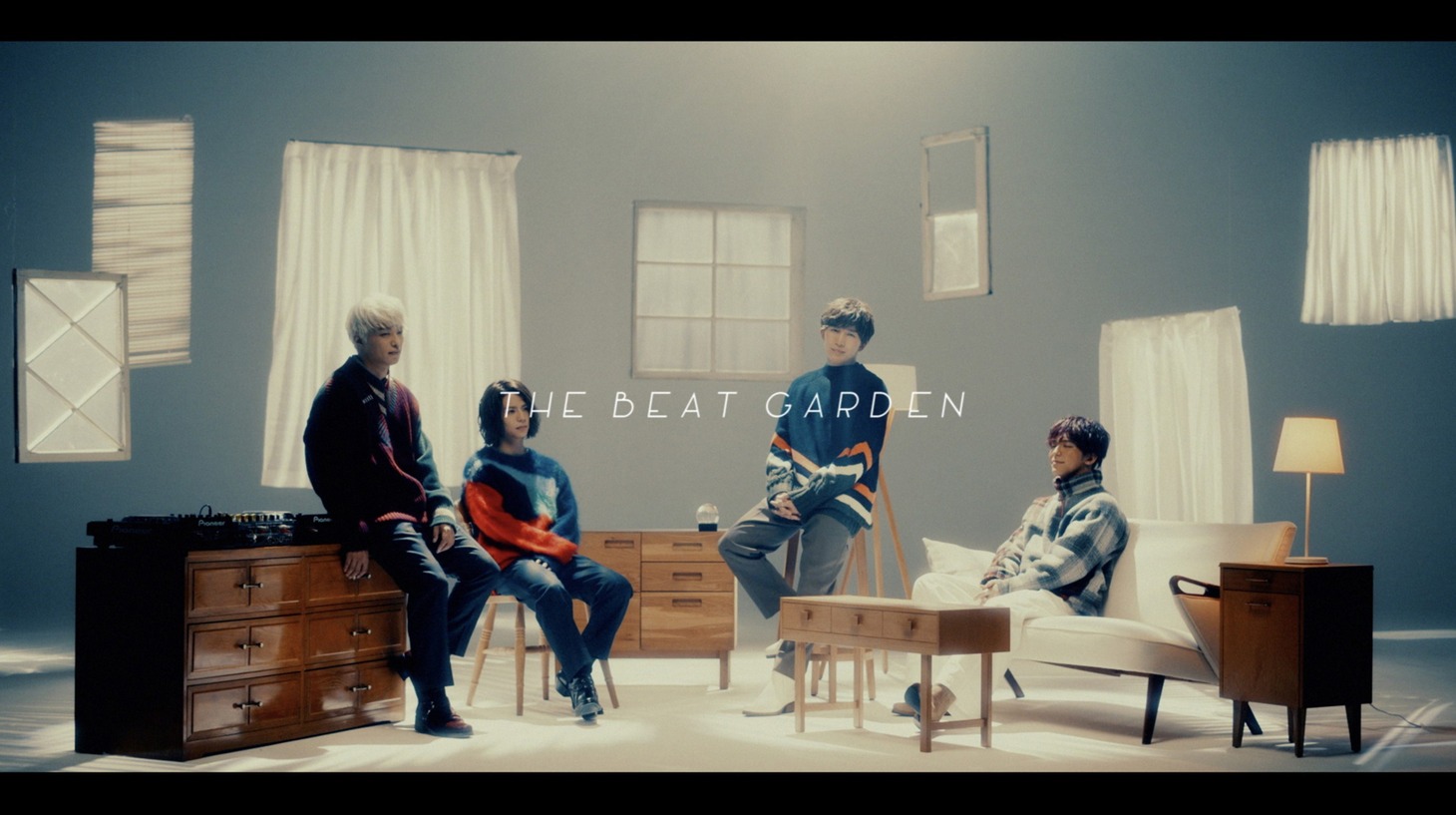 THE BEAT GARDEN「Snow White Girl」ミュージックビデオのサムネイル画像。