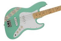 あいにゃんモデルの「SILENT SIREN JAZZ BASS」。