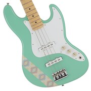 あいにゃんモデルの「SILENT SIREN JAZZ BASS」。