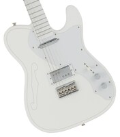 すぅモデルの「SILENT SIREN TELECASTER」。