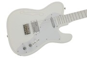 すぅモデルの「SILENT SIREN TELECASTER」。