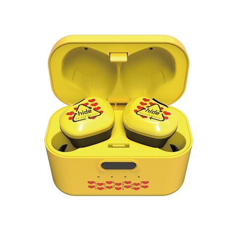 「hide TRUE WIRELESS STEREO EARPHONES」イヤフォンと充電ケース。