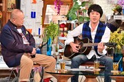 左から笑福亭鶴瓶、山崎まさよし。 (c)TBS