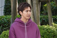 片寄涼太扮する甲斐隼人。