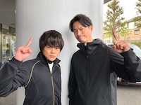 左から今井悠貴扮する西崎颯真、前川泰之扮するファイター田中。