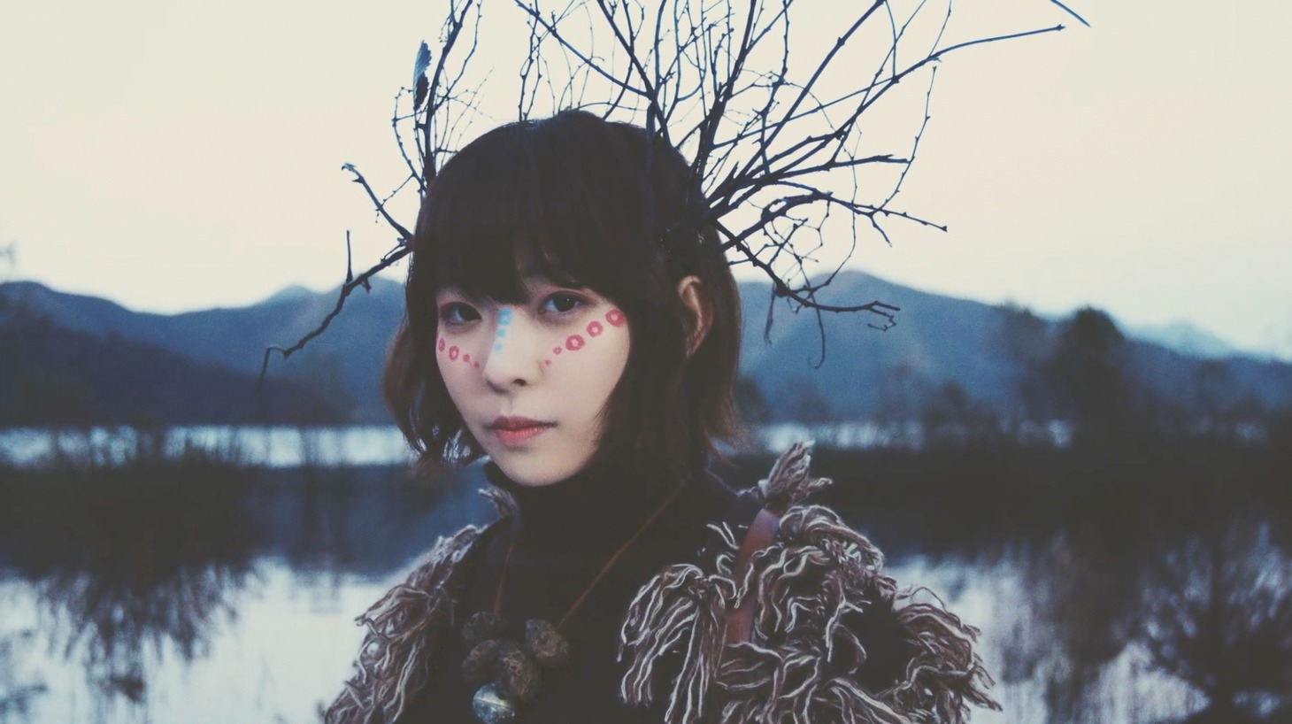 EMPiRE「WE ARE THE WORLD」MVのワンシーン。