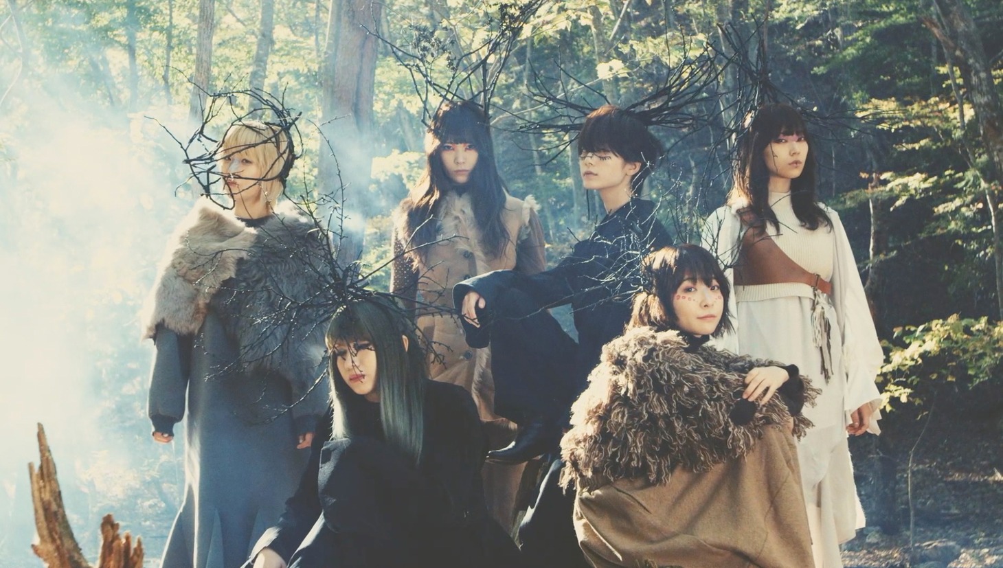 EMPiRE「WE ARE THE WORLD」MVのワンシーン。