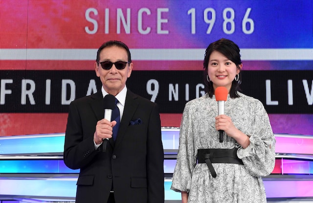 「ミュージックステーション」に出演する（左から）タモリ、並木万里菜アナウンサー。 (c)テレビ朝日