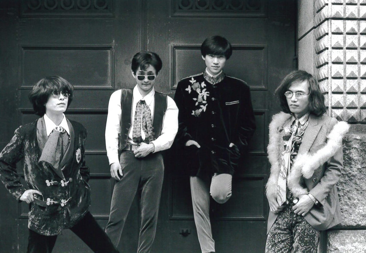 ザ・ファントムギフト。左よりピンキー青木(Vo)、チャーリー森田(Dr)、サリー久保田(B)、ナポレオン山岸(G)。(写真提供:サリー久保田)