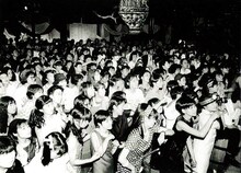 ザ・ファントムギフトのライブ会場の様子。（写真提供：サリー久保田）