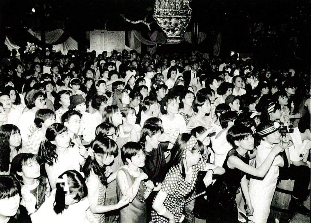 ザ・ファントムギフトのライブ会場の様子。(写真提供:サリー久保田)