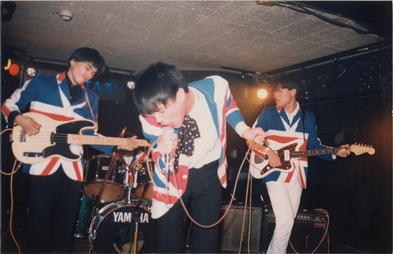 THE COLLECTORS。写真は1986年に新宿JAMで行われたライブの様子。当時のメンバーは加藤ひさし（Vo）、古市コータロー（G）、チョーキーとしはる（B）、リンゴ田巻（Dr）。（写真提供：WONDER GIRL）