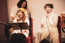 左からプー・ルイ、アヤ・エイトプリンス。