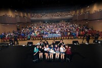 「転校少女*全国ツアー令和元年 "The Fifth Autumn Of Love"」ファイナル公演で撮影された記念写真。（撮影：林晋介）