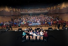 「転校少女*全国ツアー令和元年 "The Fifth Autumn Of Love"」ファイナル公演で撮影された記念写真。（撮影：林晋介）