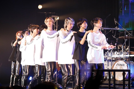 SUPER★DRAGON（撮影：笹森健一）