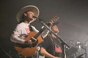 平井大とYUIのセッションの様子。(Photo by HIDAKA NANAKO)