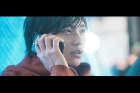 ミオヤマザキ「メンヘラ -2019ver-」MVのワンシーン。