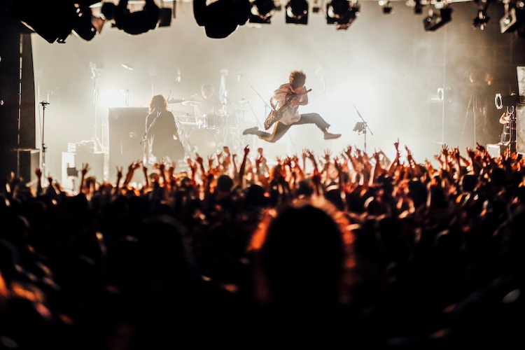 ヒトリエ3人体制初ツアー 熱狂のリキッド公演 ロックバンドなめんなよ ライブレポート 写真15枚 音楽ナタリー ヒトリエ3人体制初ツアー 熱狂のリキッド公演 ロックバンドなめんなよ ライブレポート 写真15枚 音楽ナタリー