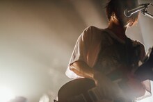 シノダ（Vo, G）（撮影：西槇太一）