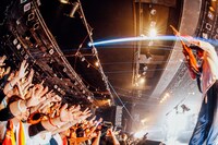 シノダ（Vo, G）（撮影：西槇太一）