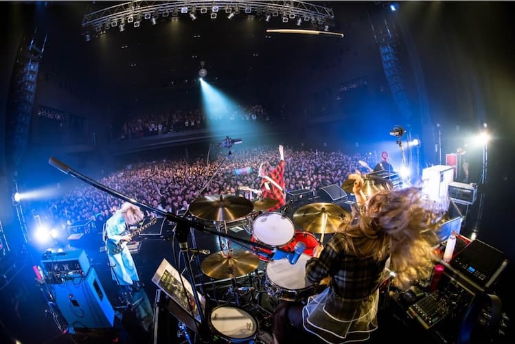 SCANDAL、満を持して最強のライブモンスターSiMと激突（ライブレポート 