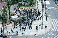 蓮沼執太フィルGinza Sony Parkゲリラライブの様子。（撮影：後藤武浩）
