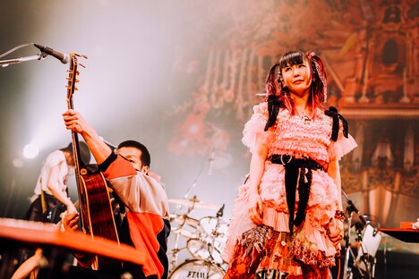 左から峯田和伸（銀杏BOYZ）、大森靖子。（撮影：西槇太一）