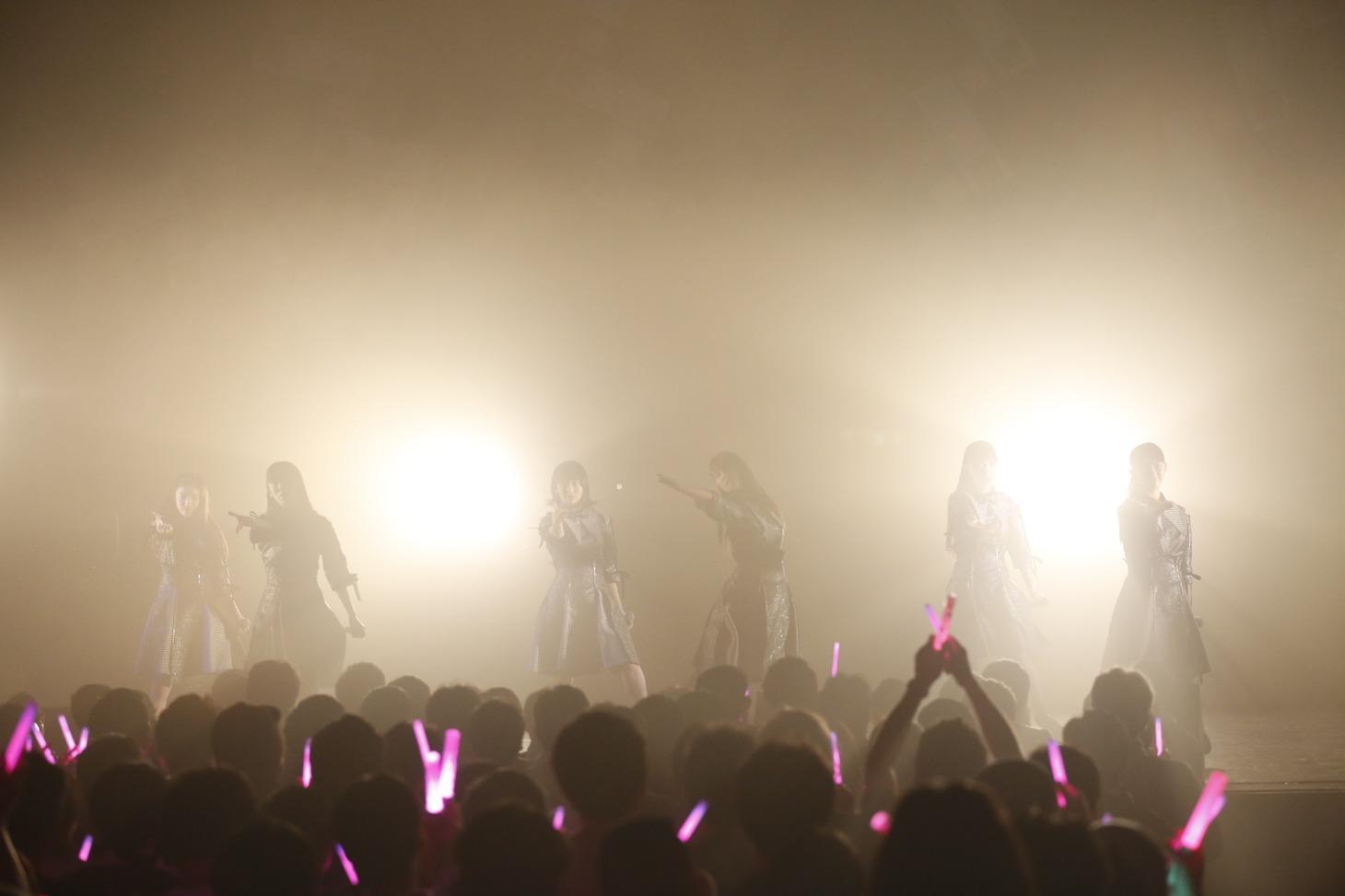 「桜エビ～ず 1stコンサート"ALL OUT"」の様子。（写真提供：スターダストプロモーション）