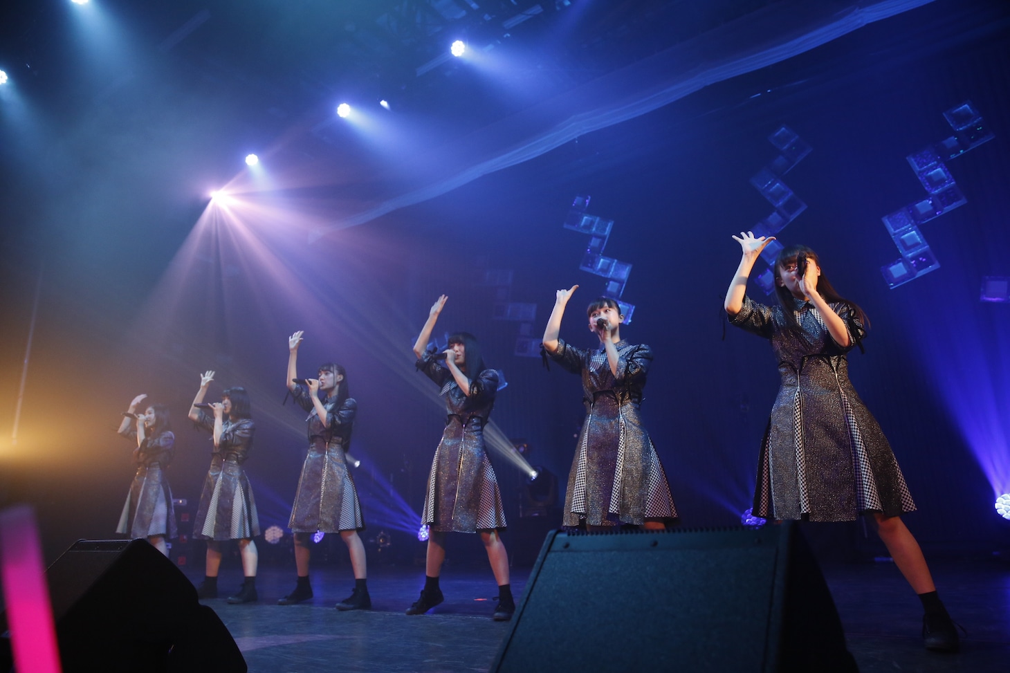 「桜エビ～ず 1stコンサート"ALL OUT"」の様子。（写真提供：スターダストプロモーション）