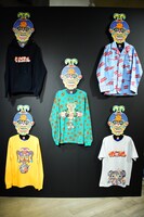 「少年クロニクル POP-UP STORE」店内ディスプレイの一部。