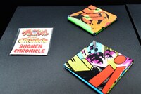 SHONEN CHRONICLE Sticker（左）とSHONEN CHRONICLE Bandana（右）。