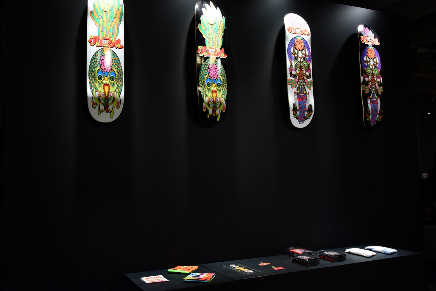 「少年クロニクル POP-UP STORE」店内ディスプレイの一部。