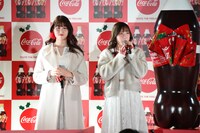 左からかれん、MAYU。