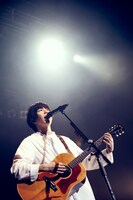 片岡健太（Vo, G）（撮影：後藤壮太郎）