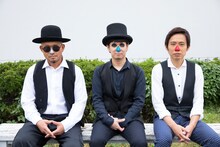 H ZETTRIO