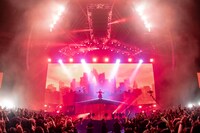 BABYMETALのライブの様子。（Photo by Taku Fujii）