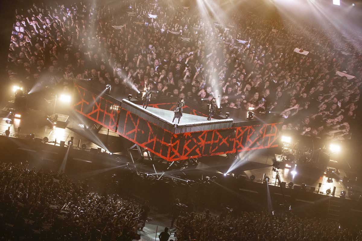 BABYMETALのライブの様子。（Photo by Taku Fujii）