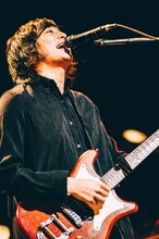 古舘佑太郎（Vo, G / 2）（Photo by Kana Tarumi）