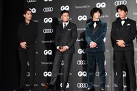 左からkemio、田村優選手、賀来賢人、草刈正雄。