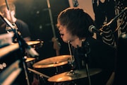 福田裕介(Dr / teto)(撮影:小杉歩)