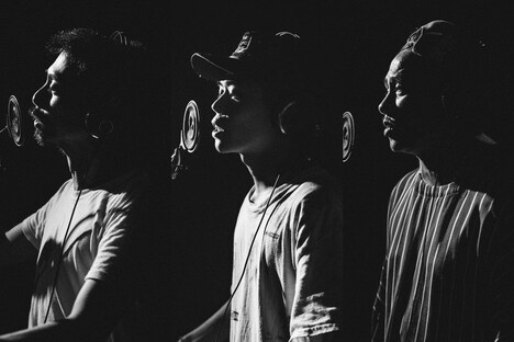 左から鎮座DOPENESS、SANTAWORLDVIEW、RINO LATINA II。(撮影:cherry chill will.)