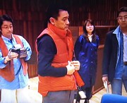 ドラマ「冠婚葬祭部長」衣装合わせ中の萩原健一。