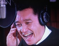 ドラマ「冠婚葬祭部長」主題歌の「泣けるわけがないだろう」をレコーディングする萩原健一。