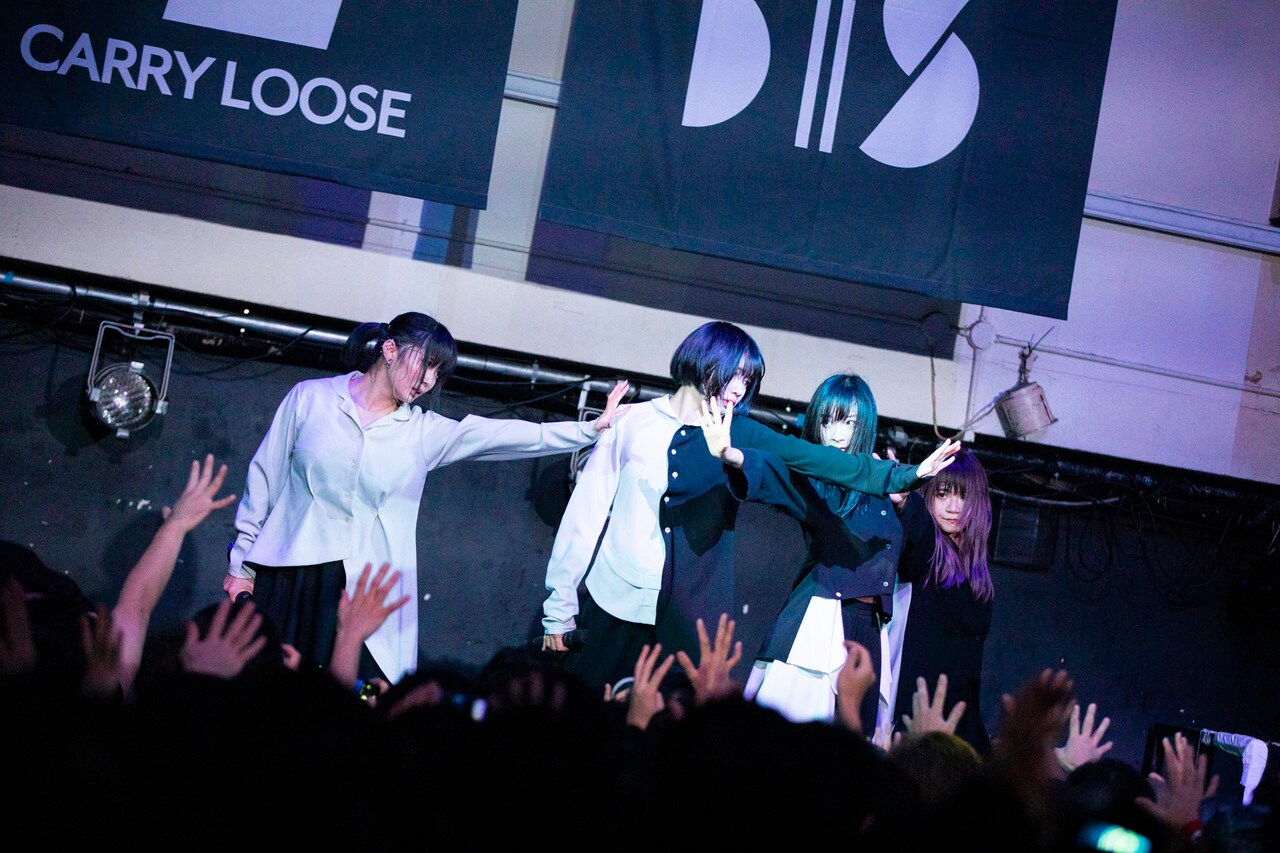 CARRY LOOSEとBiS、駅伝バトルの末に繰り広げた熱いツーマンライブ