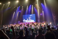 「78WD」を披露するTask have Funとダンサー。（写真提供：Velvet management）