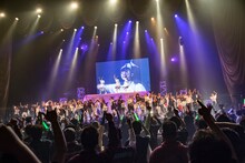 「78WD」を披露するTask have Funとダンサー。（写真提供：Velvet management）