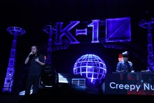 「K-1 WORLD GP 2019 JAPAN ～よこはまつり～」でライブを披露するCreepy Nuts。（写真提供：K-1PR事務局）