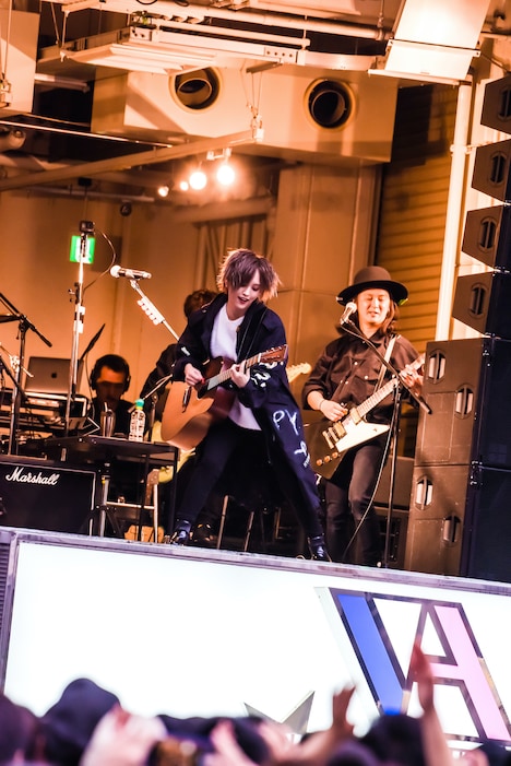 山本彩「追憶の光」発売記念フリーライブの様子。（写真提供：UNIVERAL SIGMA）
