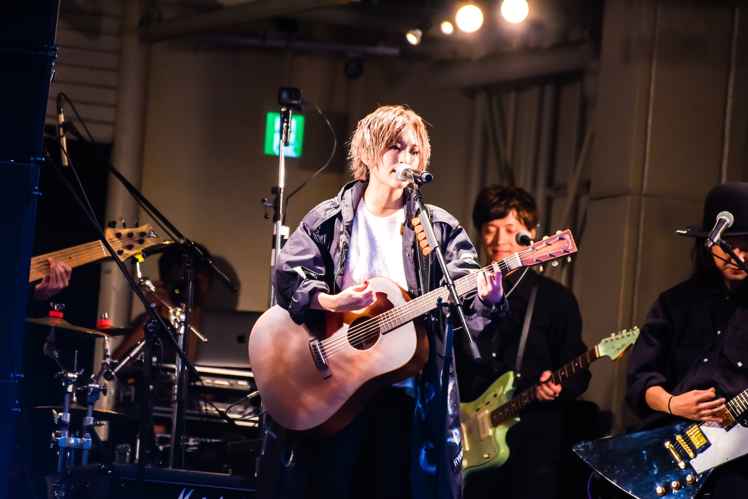 山本彩「追憶の光」発売記念フリーライブの様子。（写真提供：UNIVERAL SIGMA）